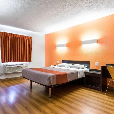 Motel 6-Long Beach, Ca - International City Kültér fotó