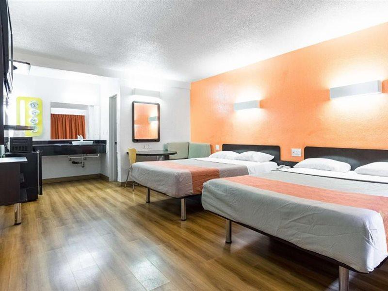 Motel 6-Long Beach, Ca - International City Kültér fotó