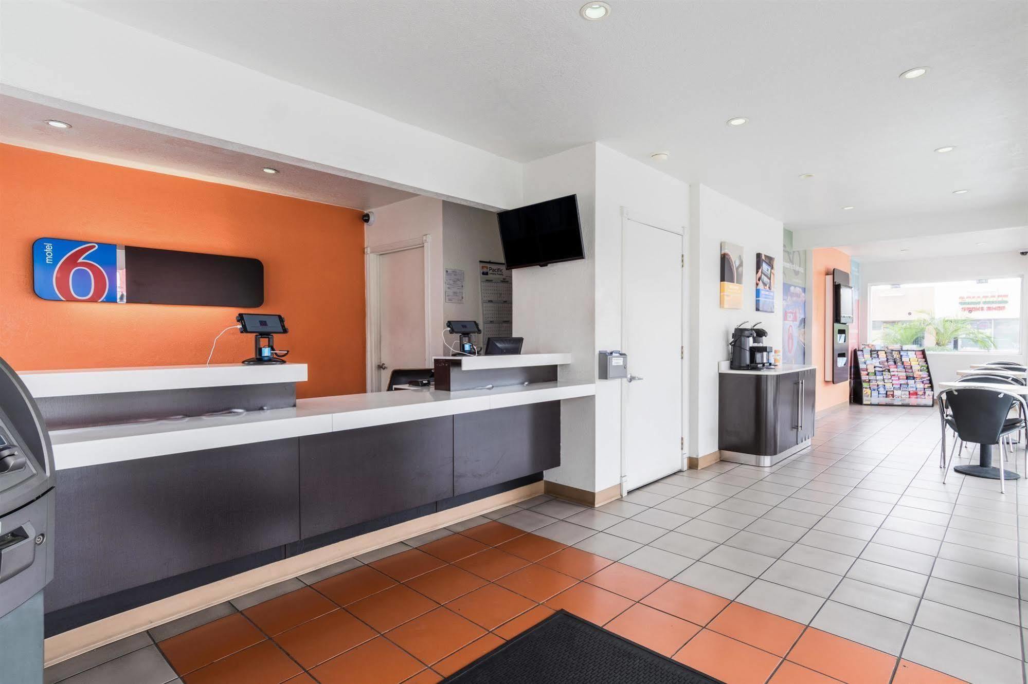 Motel 6-Long Beach, Ca - International City Kültér fotó