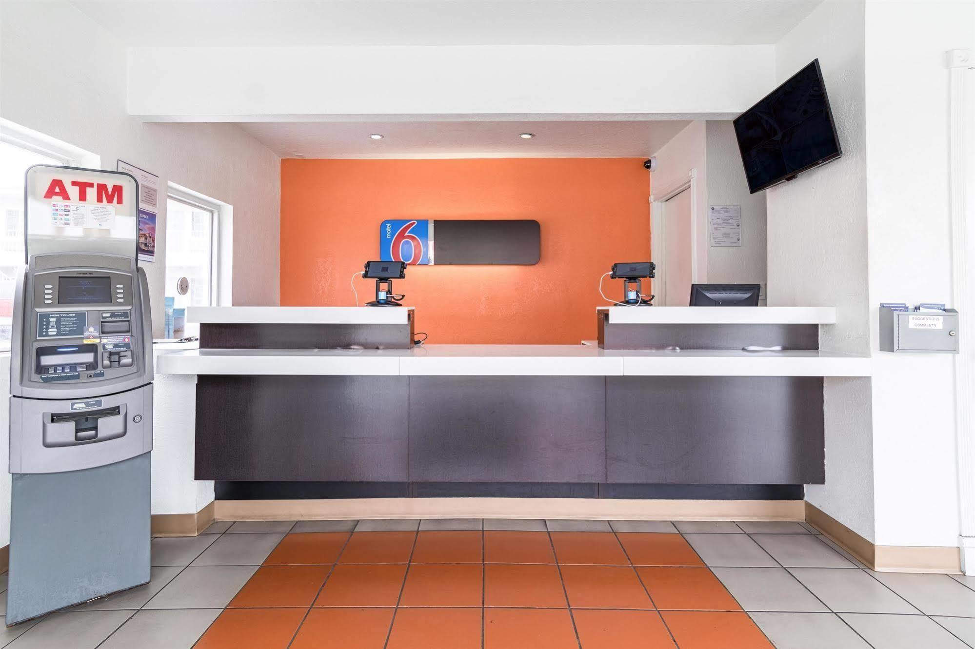 Motel 6-Long Beach, Ca - International City Kültér fotó
